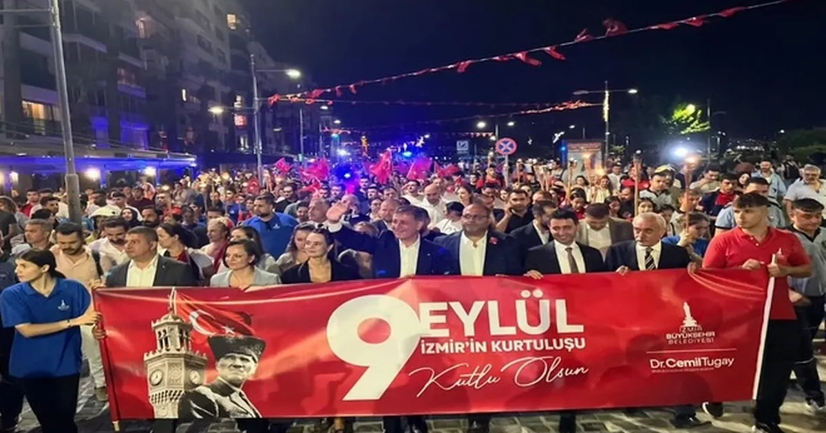 İzmir’in düşman işgalinden kurtuluşunun 103. yıl dönümü, çelenk merasimleri, kortej