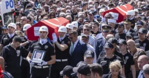 İzmir, kurtuluşunun 103’üncü yıldönümünde şehitlerini sonsuzluğa uğurladı. Balçova Salih İşgören