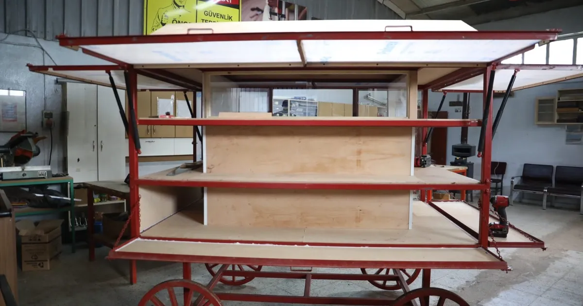 İzmit Belediyesi atölyeleri fabrika gibi