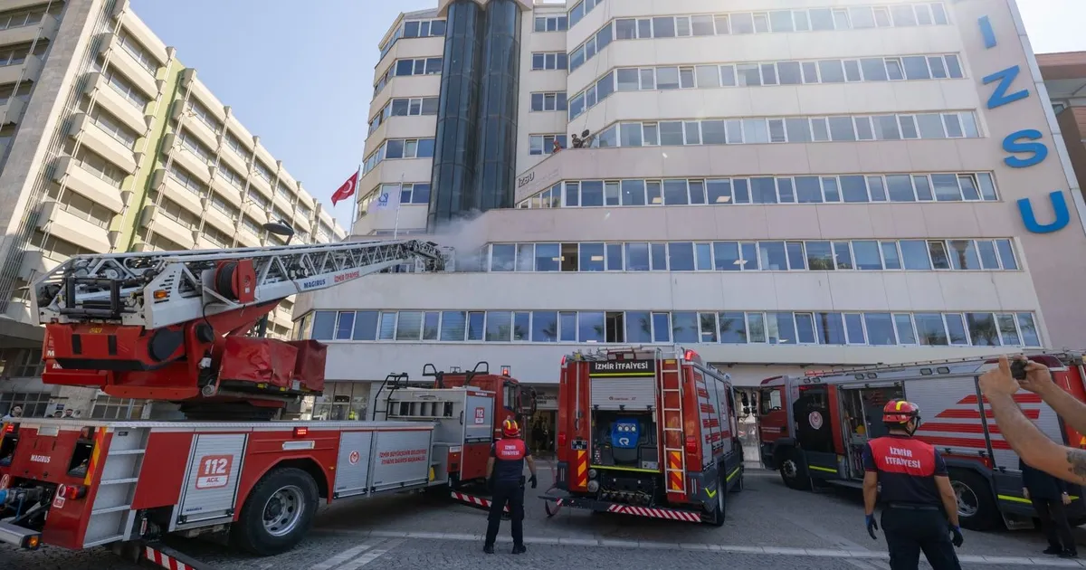 İtfaiye Haftası aktiflikleri kapsamında İzmir İtfaiyesi’nce İZSU Genel Müdürlüğü Afet