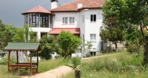 Kocaeli Büyükşehir Belediyesi, bağımlılıkla çaba kapsamında açtığı merkezlerde 7/24 yatılı