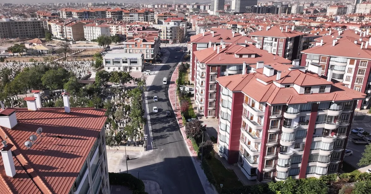 Konya Karatay’da sıcak asfalt çalışmalarına devam