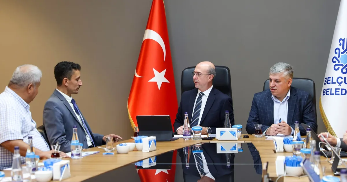 Konya'da Selçuklu Belediye Başkanı Ahmet Pekyatırmacı, dış mahalle muhtarlarıyla istişare