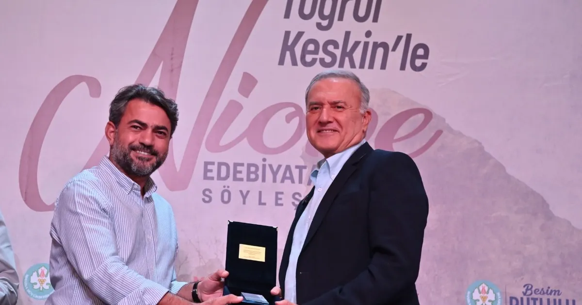 Manisa’da Murathan Mungan Manisa’da sanatseverlerle buluştu