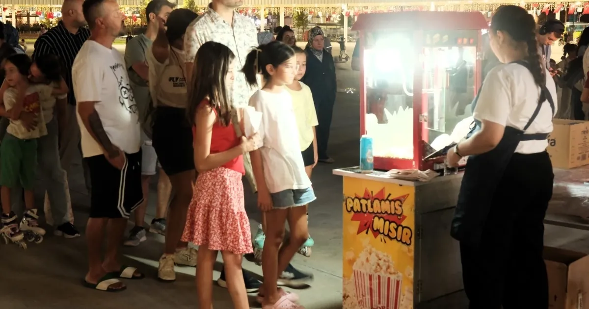 Milli İrade’de açık havada sinema keyfi devam ediyor