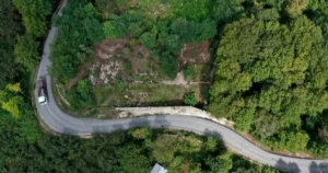 Ordu Büyükşehir Belediyesi, kuvvetli coğrafik şartlara karşın yol çalışmalarını aralıksız