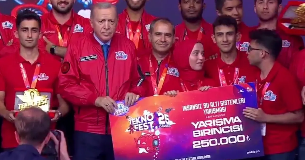 Teknofest 2025’te gençlere övgü: Sizler ülkemizin aydınlık geleceğisiniz!