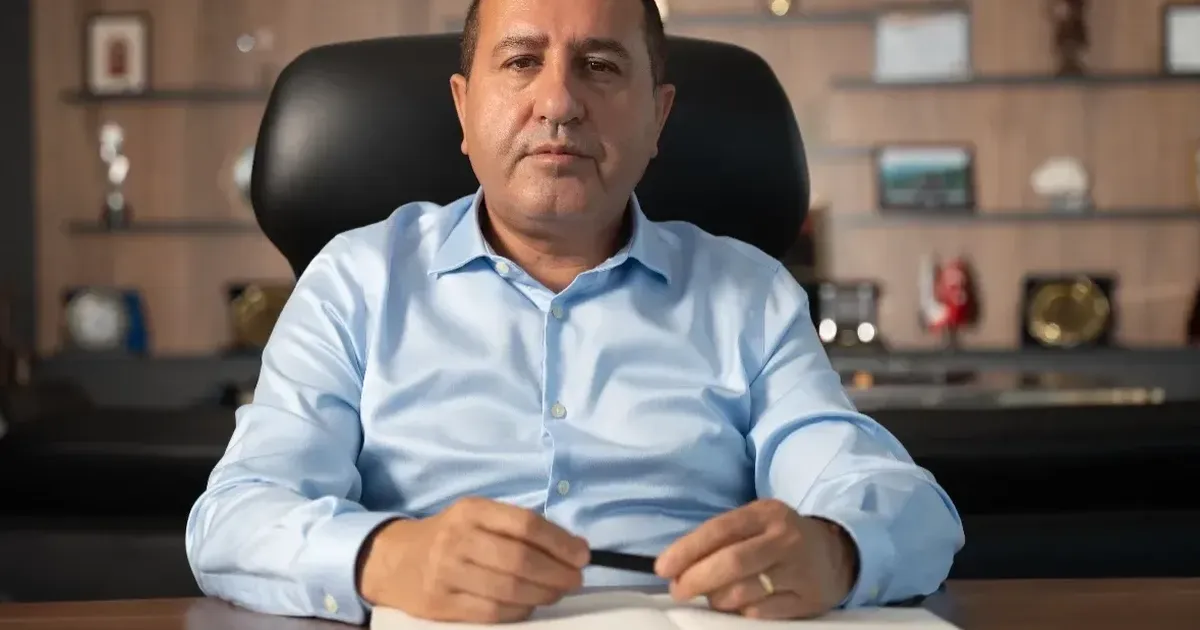 Kanada Parlamentosu, başarılı iş insanı Fesih Zeki Mert’i Kral III.