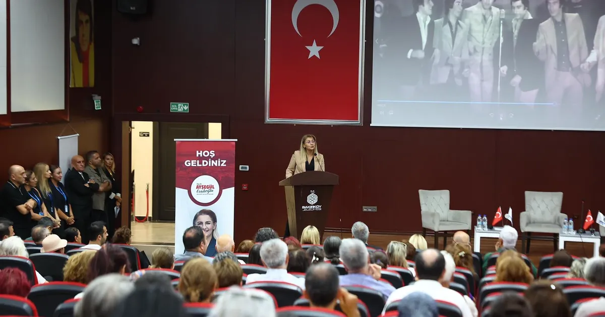 Usta oyuncu Tarık Akan Bakırköy’de anıldı