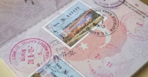 Bugünkü Resmi Gazete’de yayımlanan Cumhurbaşkanı kararlarıyla yurt dışına çıkış harcı