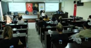 Adana Büyükşehir Gündüz Bakımevlerinde kalan çocukların ebeveynlerine kıymetli mevzularda eğitim