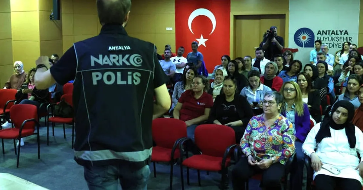 Antalya Büyükşehir’e madde bağımlılığı ile mücadele eğitimi