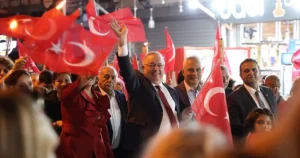 Balıkesir Edremit Belediyesi, Cumhuriyetimizin 102. kuruluş yıldönümünü büyük bir coşkuyla
