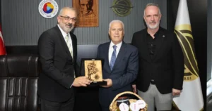Bursa Büyükşehir Belediye Başkanı Mustafa Bozbey, su tasarrufuna vurgu yaparken,