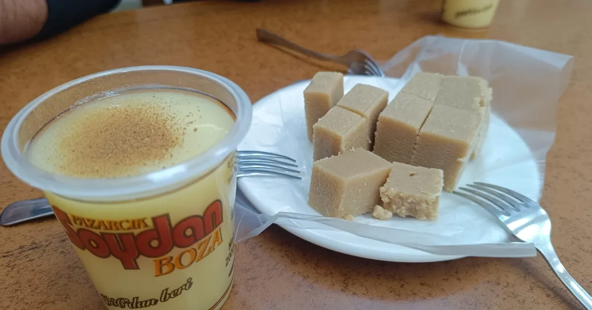 Bilecik’in Pazaryeri ilçesinde kış aylarının vazgeçilmez içeceği boza üretimi başladı.