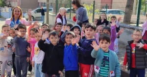 Bilecik’in Pazaryeri ilçesinde Anaokulu öğrencileri, İtfaiye Haftası kapsamında düzenlenen aktiflikle