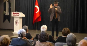 İzmir'de Bornova Belediyesi’nin düzenlediği Bornova Kent Söyleşileri, “Atatürk ve Cumhuriyet”