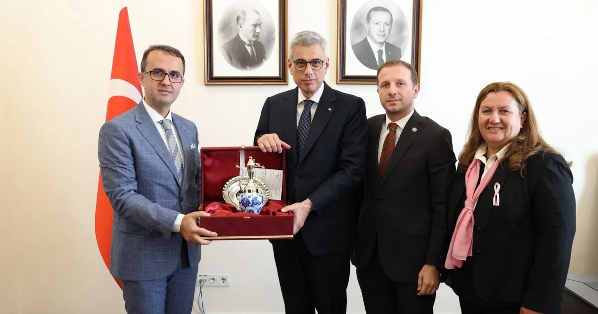 Bursa Kanserle Savaş Derneği’nden Bakan Memişoğlu’na ziyaret