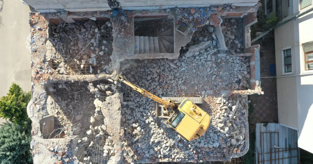 Bursa Osmangazi’de ruhsatsız katlara anında müdahale