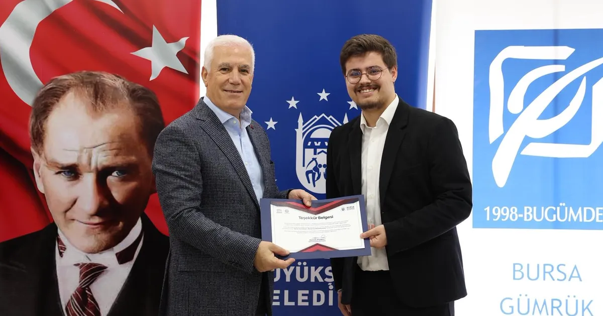 Bursa Gümrük Müşavirleri Derneği üyeleriyle bir ortaya gelen Büyükşehir Belediye