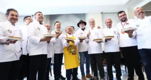 Kayseri Büyükşehir Belediye Lideri Dr. Memduh Büyükkılıç, eşi Dr. Necmiye