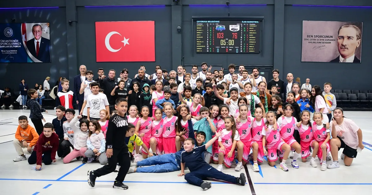 Türkiye Basketbol Ligi’ndeki gayretine dolu dizgin devam eden Çayırova Belediyesi,