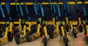 PTT gönderi dağıtımında kullanılan elektrikli skuterler ile bugüne kadar yaklaşık