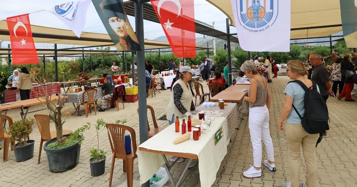 Efes Tarlası Yaşam Köyü’nde Üretici Pazarı açıldı