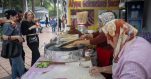 İzmir Bornova Belediyesi’nin mesken sahipliğinde düzenlenen “Bi Hayat Fest”, SMA