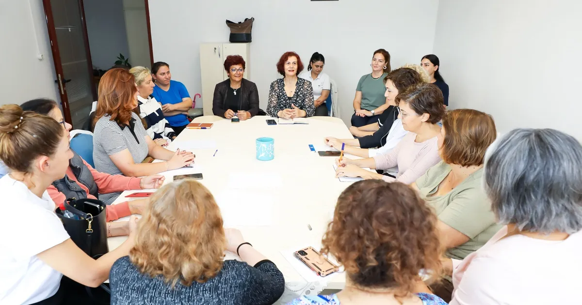 İzmir Narlıdere’de kadınlar haklarını öğreniyor