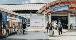 İzmir Büyükşehir Belediyesi’nin Gezici Kütüphanesi, artık her cuma Ege Üniversitesi