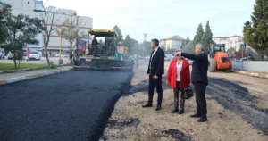 İzmit Belediyesi, Yahya Kaptan Mahallesi’nde uzun yıllardır yenilenmeyen sokakları baştan