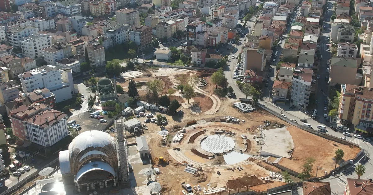 Kocaeli ve Çayırova Belediyeleri el ele: Kent meydanı yükseliyor