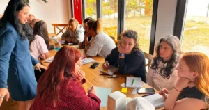 Kocaeli İzmit Belediyesi Çınar Akademi, öğretmenlerin mesleksel gelişimini desteklemek hedefiyle