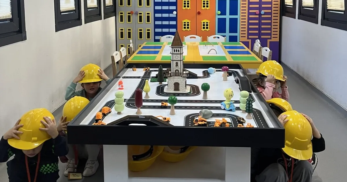 Kocaeli Büyükşehir Belediyesi’ne bağlı Lokomotif Çocuk Köyü’nde “Minik Mimarlar Atölyesi’ne”