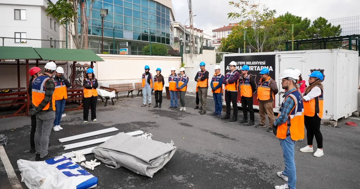 Maltepe Belediyesi Afet İşleri Müdürlüğü tarafından düzenlenen kapsamlı eğitimlerle, afet