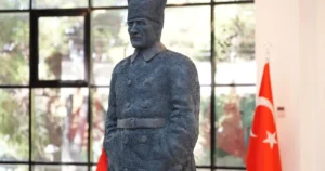 Cumhuriyetin 102’nci kuruluş yıl dönümü kutlamaları kapsamında Manisa’da manalı bir