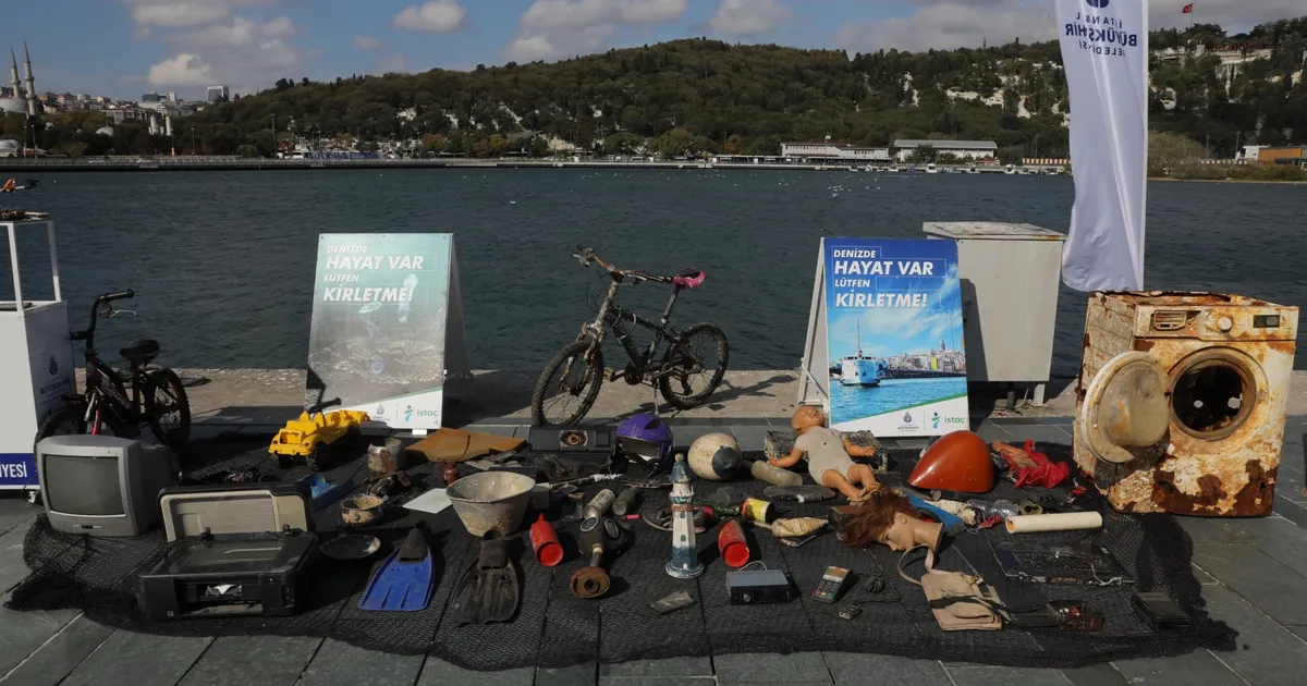 Marmara Denizi’nden neler neler çıktı? Atıklar Marmara Forum’da sergilendi