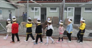 Muğla Büyükşehir Belediyesi Dünya Hayvanları Muhafaza Günü’nde çocukları can dostlarla
