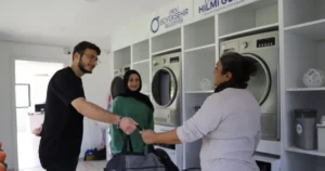 Ordu Büyükşehir Belediyesinin Kent Çamaşırhanesi ile gençler burada kıyafetlerini fiyatsız