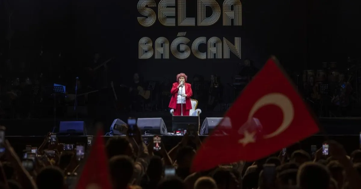 Selda Bağcan’dan Mersin’de Cumhuriyet Bayramı konseri