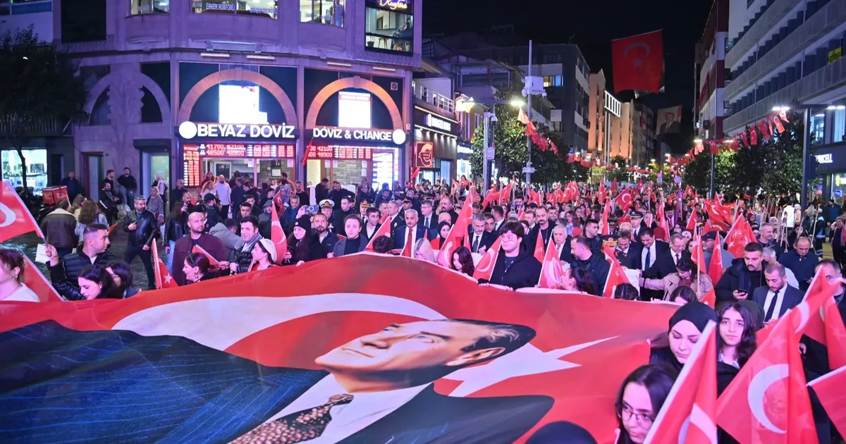 Trabzon sokaklarında Cumhuriyet Bayramı coşkusu