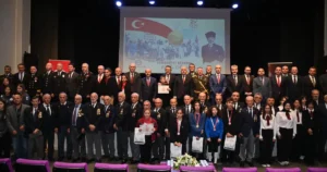 Cumhuriyet’in 102. yılı Trabzon’da coşkulu etkinliklerle kutlandı. Büyükşehir Belediye Başkanı