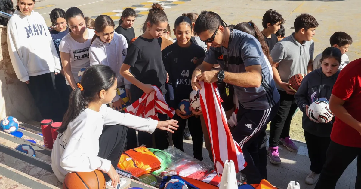 Antalya’da 19 ilçeye spor malzemesi desteği