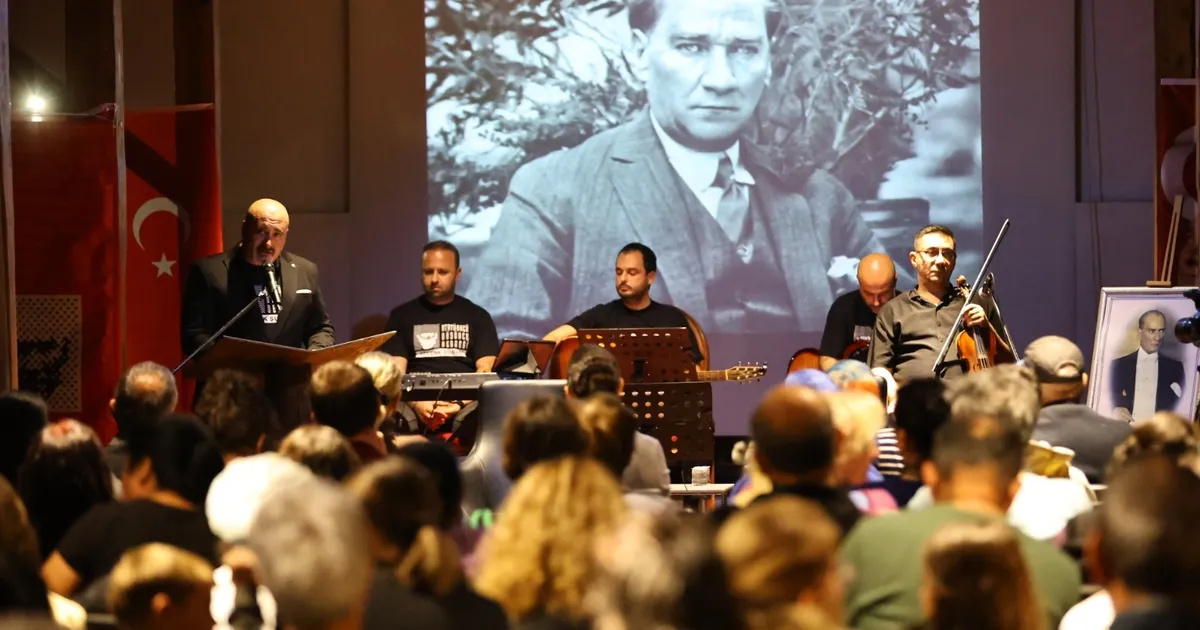 Atatürk, Efes Selçuk’ta şarkılar ve şiirlerle anıldı