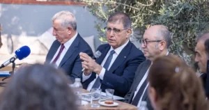 İzmir Büyükşehir Belediye Lideri Dr. Cemil Tugay, Güzelbahçeli muhtarlarla bir