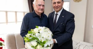 İzmir Büyükşehir Belediye Lideri Dr. Cemil Tugay, 24 Kasım Öğretmenler