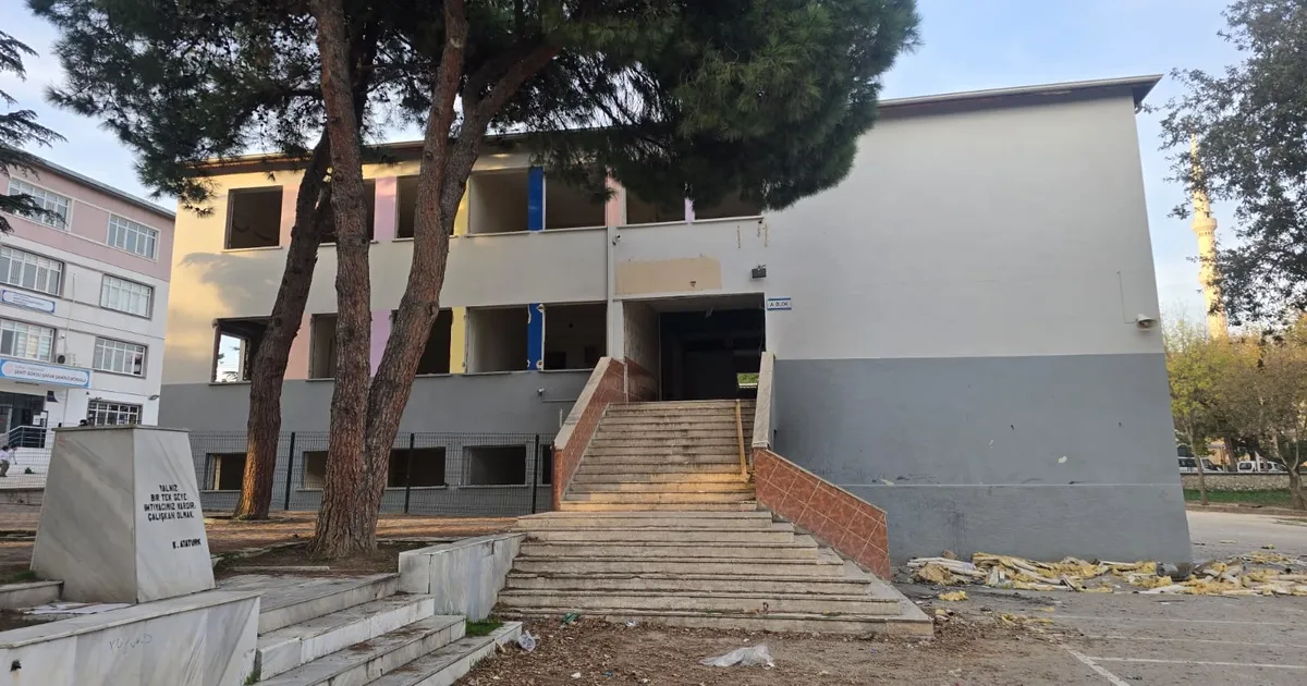 Beril’in daveti Bursa’da büyük bir adımı başlattı… Bursa’da 43 yıllık okul yıkılıyor