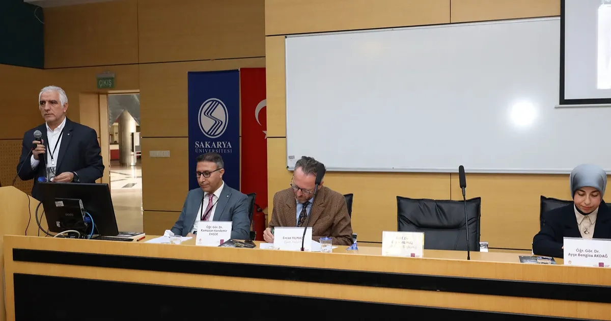 ‘Bir Şehir İki Çınar’ sempozyumunun ilk oturumu Faik Baysal oldu