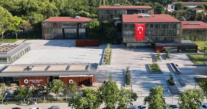 Bursa'da İnegöl Belediyesi’nin üniversite öğrencileri için gerçekleştirdiği eğitim yardımlarının birinci